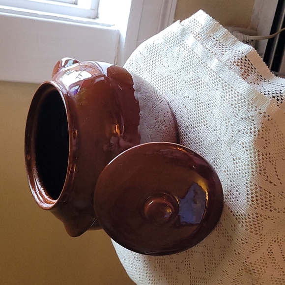 Stoneware Watt 76 Oven Ware Bean Pot. - Picture 2 of 5